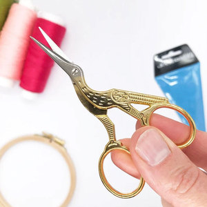Tijeras Vintage Doradas Stork, Herramienta Profesional para Bordado, Costura, Manualidades y Corte - Product Image 1