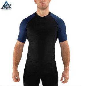 T-shirts de compression respirants à manches courtes pour hommes, fabriqués au Pakistan, de qualité supérieure, en noir, vêtements de fitness, rashguard - Product Image 1