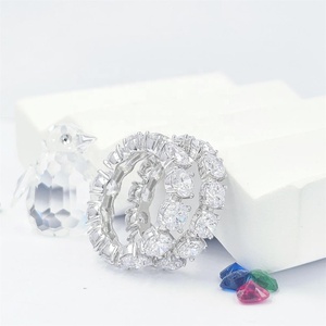 Elegante anillo de moissanita clásico chapado en rodio de plata esterlina colección de joyería fina - Product Image 3