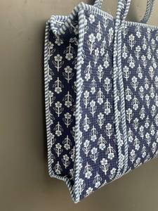 Bolso Tote de Moda para Mujer, Nuevo, Acolchado Kantha, de Algodón, con Cierre de Cremallera y Decoración de Cadenas, para la Playa - Product Image 2