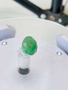 Émeraude naturelle de Zambie, taille ovale, 8,81 carats, pierre précieuse de bonne qualité avec lueur et belle couleur, disponible à prix avantageux. - Product Image 1