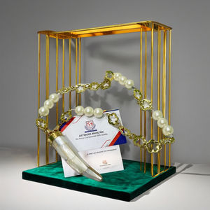 Collar de Moda con Colgante de Concha de Nácar Natural, Pulido a Mano, Diseño Geométrico Minimalista - Product Image 1