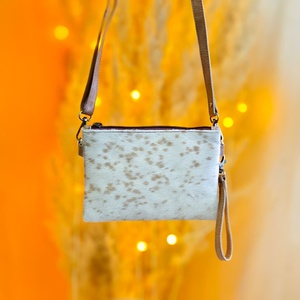 Bolso Cruzado de Cuero Genuino Venus Leathers, Estilo Western, Hecho a Mano, con Patrón de Letras y Flores, Antirrobo, con Cierre, en Oferta - Product Image 3