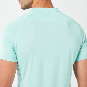 Camisetas deportivas para hombre diseñadas para entrenamiento físico, correr, con tela transpirable, que absorbe la humedad, de secado rápido y ajuste elástico. - Product Image 2