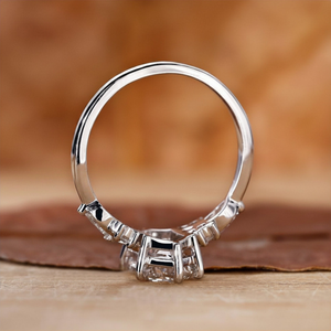 Bague de fiançailles hexagonale allongée en diamant, or blanc, style floral vintage, pour femme - Product Image 2