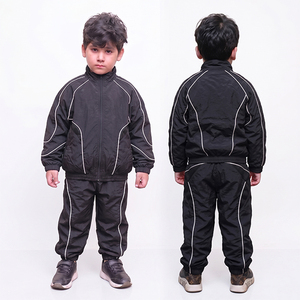 Ensemble coupe-vent en nylon noir pour enfants, avec logo personnalisé et empiècements blancs, séchage rapide, respirant, style vintage pour garçons – Nouveauté très demandée pour l'été - Product Image 1