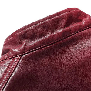 Veste de moto unisexe en cuir PU rouge coupe-vent à séchage rapide, col rabattu, coupe ajustée, manches classiques, style hiver, fermeture éclair - Product Image 4