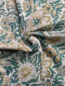 Tela de Algodón Ligera y Ecológica con Estampado Floral Verde, Estilo Sanganeri Indio, para Confección de Vestidos, Costura y Acolchados para Niños y Niñas - Product Image 1