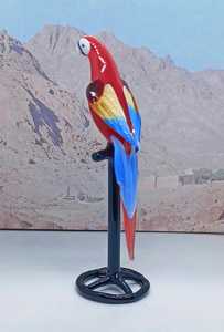 Figurine de perroquet sculptée en verre soufflé à la main, écologique, gravée, couleurs rouge, bleu, ambre, sculpture animale, pièce d'art décorative - Product Image 4