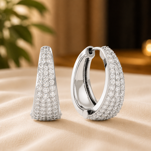 Boucles d'oreilles créoles en or jaune plaqué 18 carats avec diamants ronds brillants et moissanite triangulaire, pour femme, idéales pour mariage - Product Image 4