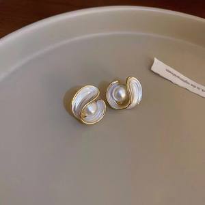 French High-End Retro Brushed Enamel Freshwater <b>Pearl</b> <b>Earrings</b> S925 Pure <b>Silver</b> Copper Gold-Plated Color Preservation - Product Image 2