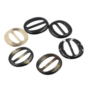 Anillos de Resina de Alta Calidad con Superficie Pulida, Accesorio de Moda Ecológico, Sólido, Ligero, Duradero y Elegante - Product Image 1