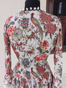 Robe longue bohème multicolore imprimée pour femme en coton premium, confortable, col en V, taille élastique, coupe évasée - Product Image 2