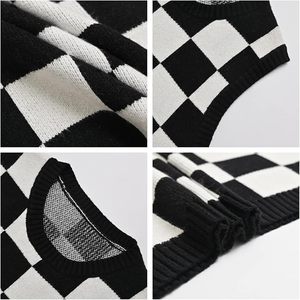 เสื้อสเวตเตอร์คอวีแขนกุดระบายอากาศได้ดี ผลิตจากวัสดุที่ยั่งยืน เป็นมิตรต่อสิ่งแวดล้อม ลายทางสไตล์วาร์ซิตี้ สำหรับตลาดแฟชั่นที่มีคุณธรรม - Product Image 5