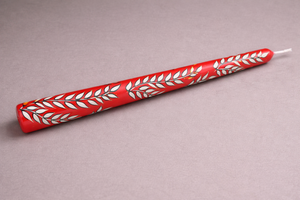 Vela Cónica Roja con Diseño Floral Pintado a Mano – Vela Larga Decorativa para Cena, Bodas, Fiestas y Decoración del Hogar - Product Image 4