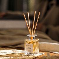 Diffuseur de parfum classique en verre transparent avec bâtonnets en fibre colorée et arôme naturel pour salon, hôtel, spa - Vente en gros