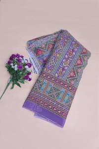Tela Brocada Étnica de Diseño Líbano con Borde Paisley y Patrón Geométrico, Crepé Ligero para Prendas de Niñas - Product Image 4