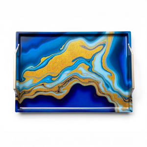 Bandeja de resina con Acabado brillante con diseño ondulado Diseño único hecho a mano para mesas de centro y áreas de comedor elegantes - Product Image 1