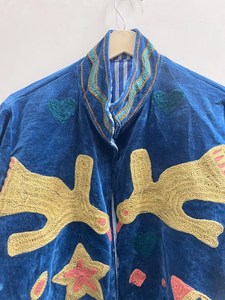 Chaqueta Corta de Terciopelo Azul Rey Hecha a Mano para Mujer, Abrigo de Invierno Vintage con Bordado Artesanal Indio y Abertura Frontal - Product Image 6