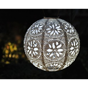Lanterne en fer artisanale avec un design floral perforé pour la décoration de la maison - Product Image 3