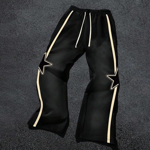 Pantalones Deportivos Unisex Modernos con Estampado de Estrellas, Rayas en Contraste Negro y Beige, Personalizados, 100% Algodón Felpa - Product Image 6
