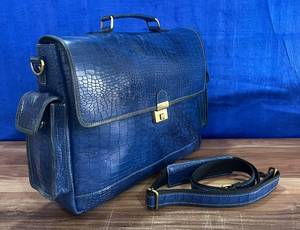 Sac messager vintage en cuir de luxe, grande capacité, fermeture éclair, logo embossé, motif alligator, toutes saisons, pour hommes d'affaires - Product Image 2