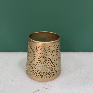 Porte-bougie en métal doré, motif découpé au laser, porte-bougie chauffe-plat décoratif, décoration de table, décoration d'intérieur - Product Image 1