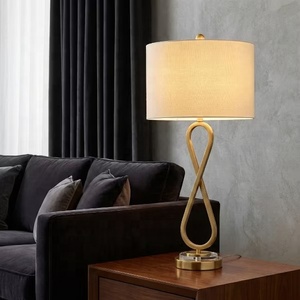 Lámpara de Mesa Infinity Loop de Metal con Base de Hierro Dorado Cepillado, Pantalla de Lino Premium, Iluminación Ambiental Cálida para Interiores de Lujo - Product Image 4