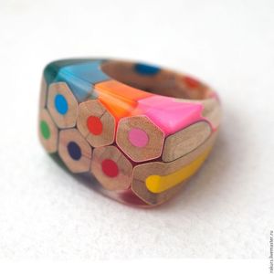 Bague en résine et bois élégante pour tous les jours - Product Image 2