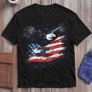 Splendid Apparel - Camiseta Negra de Manga Corta para Hombre, Estampado de Águila y Bandera Americana, Cuello Redondo, Corte Regular Informal, Tejido de Algodón Transpirable - Product Image 2