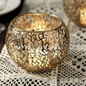 Portavelas de Metal de Lujo Hecho a Mano, Diseño Ornamental, Ideal para Decoración de Mesa y Hogar - Product Image 1