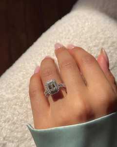 แหวนเพชรทรงเอเมอรัลด์ 1.50 กะรัต ผลิตตามสั่ง (OEM) ทองคำแท้ 10K 14K 18K พร้อมวงแหวนนิรันดร์ ชุดเจ้าสาว ขายส่งจากผู้ผลิต - Product Image 1