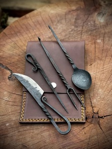 Juego de cubiertos de acero al carbono de grado industrial hecho a mano con funda de cuero. - Product Image 2