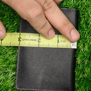 Porte-cartes bifold en cuir véritable texturé Saffiano pour homme, portefeuille minimaliste noir de qualité supérieure, élégant et professionnel - Product Image 6