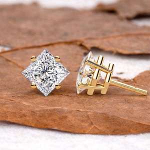 Boucles d'oreilles clous en diamant de laboratoire taille princesse 1 carat, or jaune 18 carats, pour femme, idéales pour mariage et fiançailles, forte demande - Product Image 1