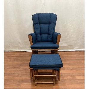 Chaise berçante et pouf planeur antique avec rotin en PVC tissé Design du milieu du siècle Lignes épurées pour une utilisation en extérieur - Product Image 4