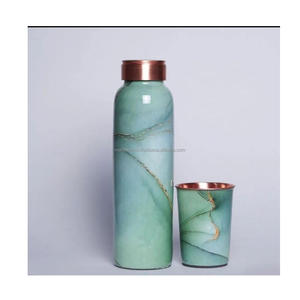 Botella de agua clásica de cobre para el almacenamiento diario de agua, basada en prácticas tradicionales de salud. - Product Image 2