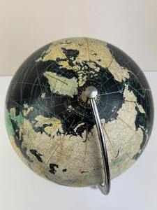 Globo terráqueo vintage de metal con grabados metálicos antiguos y base de diseño con peso para exhibición en escritorio con precisión. - Product Image 3