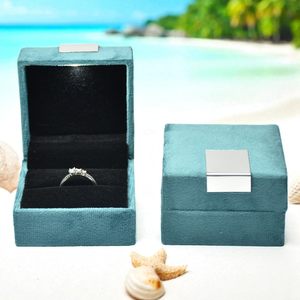 Boîte à bijoux Moon avec lumière LED pour bague (velours vert) 2,75 x 2,75 - Product Image 2