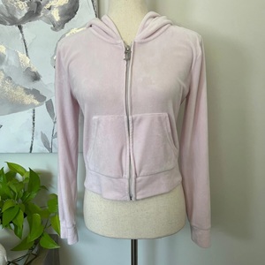 เสื้อฮู้ดดี้สีชมพูประดับโลโก้คริสตัลแบบครอป - Product Image 3