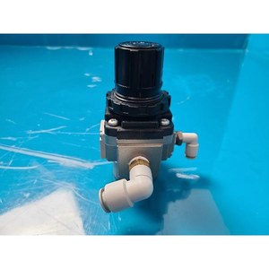 Régulateur de pression pneumatique SMC AR40-03H, utilisé comme pièce détachée pour équipement semi-conducteur d'occasion - Product Image 4