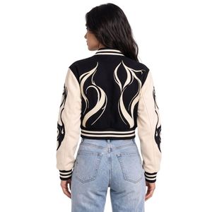Chaqueta Varsity Personalizada con Bordado de Llamas, Cuerpo de Lana y Mangas de Cuero, Estilo Universitario y Urbano - Product Image 2