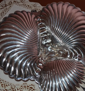Plateau triple coquille plaqué argent avec poignée haute, plat à condiments en métal, décoration côtière de luxe, vente en gros directe usine - Product Image 5