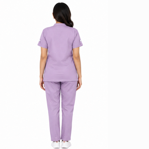 Tenue d'hôpital professionnelle personnalisée pour médecins et infirmières – Ensemble confortable haut et pantalon pour le travail médical - Product Image 4