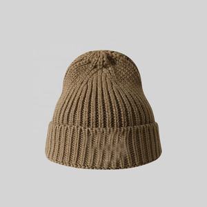 Gorro de invierno Unisex de algodón 100% de calidad superior, gorro tejido con etiqueta de logotipo personalizado, gorro cálido de Color sólido tejido para negocios de playa - Product Image 2