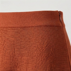 Jupe trapèze mi-longue en laine acrylique pour femme, couleur unie, style automne, tissu doux, taille normale - Product Image 4