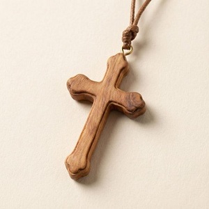 Collier pendentif croix en bois fait main, écologique et spirituel, en bois foncé, bijou de foi moderne avec cordon en coton, élégant pour le quotidien - Product Image 4
