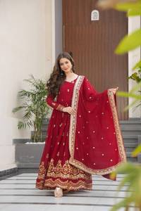 Robe Anarkali de luxe brodée Zari pour femmes, tenue ethnique richement ornée avec dupatta, collection pour mariage. - Product Image 5