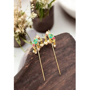 Atractivos pendientes de mariposa chapados en oro de primera calidad para mujer, linda colección de joyería de moda en aleación. - Product Image 1