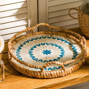 Plateau décoratif en jacinthe d'eau pour la décoration intérieure, avec incrustations de nacre, idéal pour la table basse ou la présentation de thé, fabriqué au Vietnam. - Product Image 3